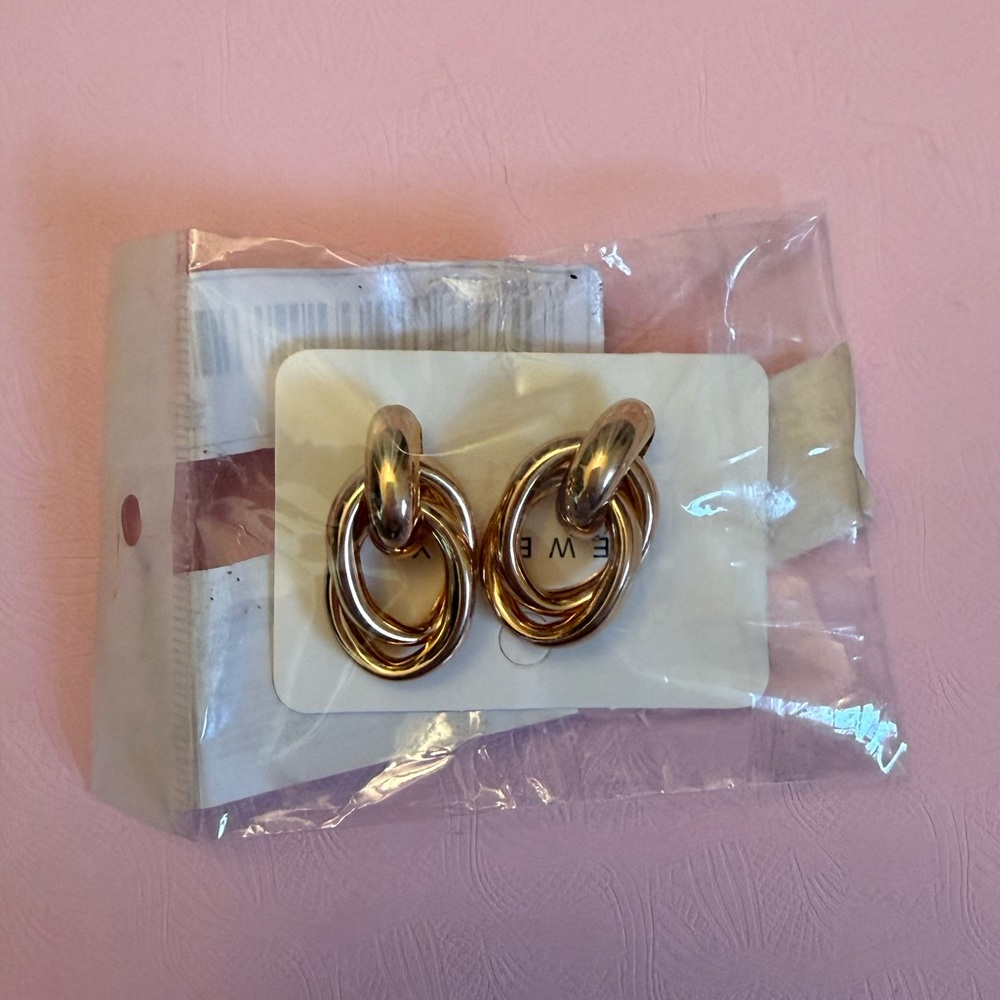 Gold Interlocking Earrings